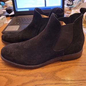Man's Suede Chuka boots